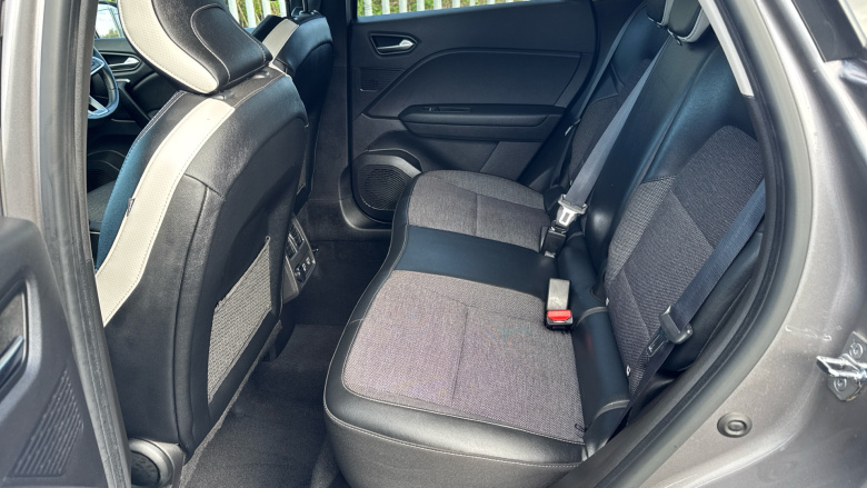 Renault Captur 1.6 E-Tech full hybrid 145 Techno 5dr Auto Hybrid Hatchback